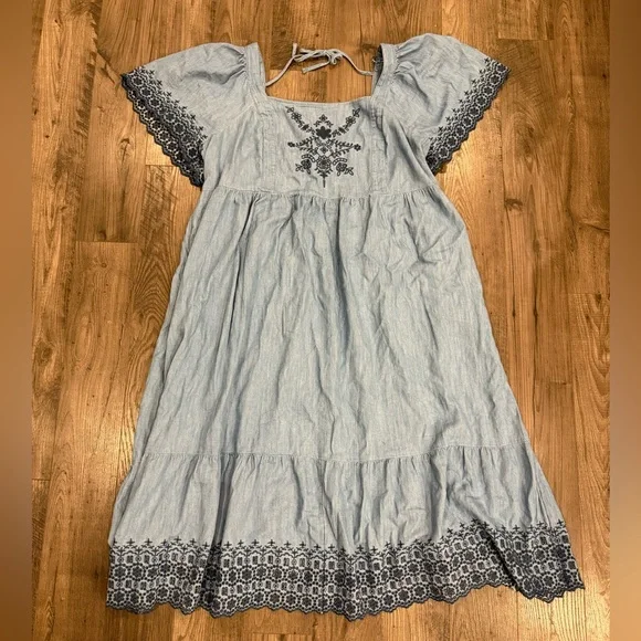 Old Navy Fit & Flare Flutter Sleeve Tie Back Chambray Dress Embroidered Floral - Picture 2 of 6